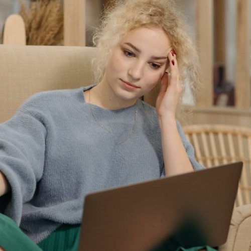 Czym jest hybrydowy model pracy